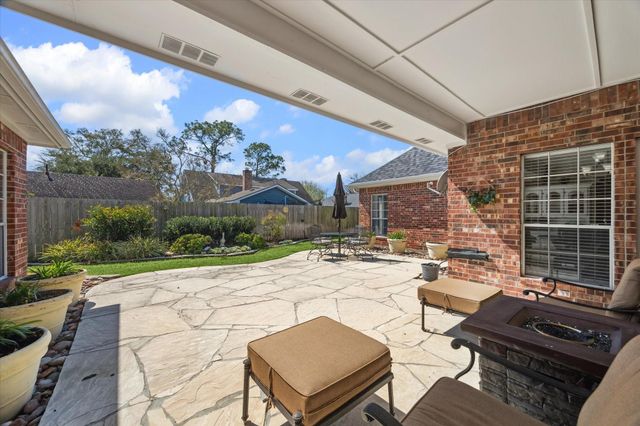 4211 Kirby Oaks Drive S, Seabrook, TX 77586