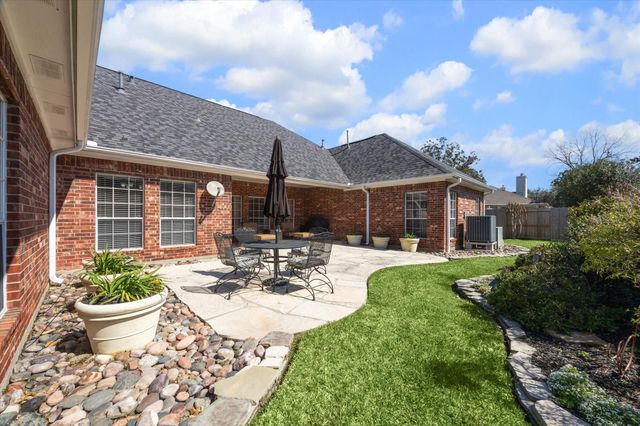4211 Kirby Oaks Drive S, Seabrook, TX 77586
