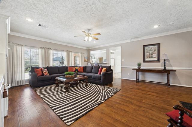 4211 Kirby Oaks Drive S, Seabrook, TX 77586