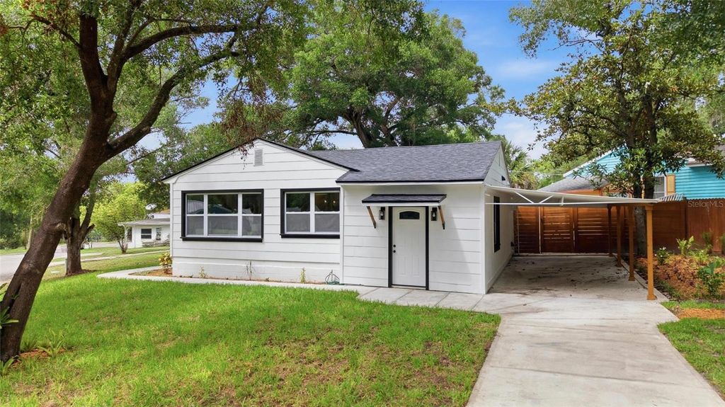 Image 2 of property listing at 2102 E HOWELL STREET, Tampa, FL 33610