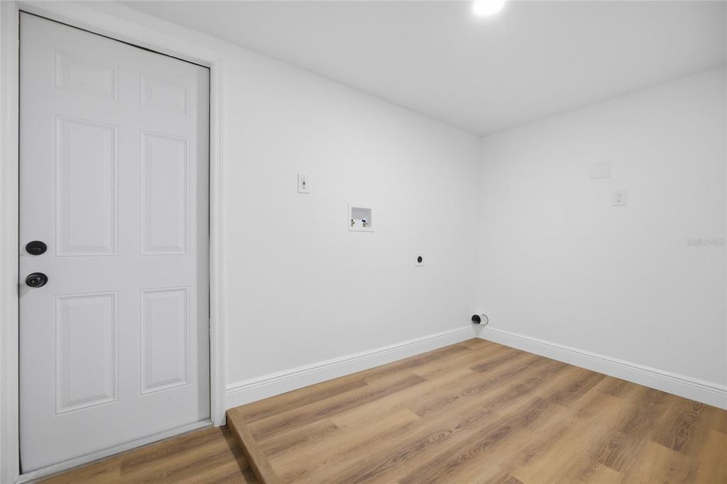 Image 32 of property listing at 2102 E HOWELL STREET, Tampa, FL 33610