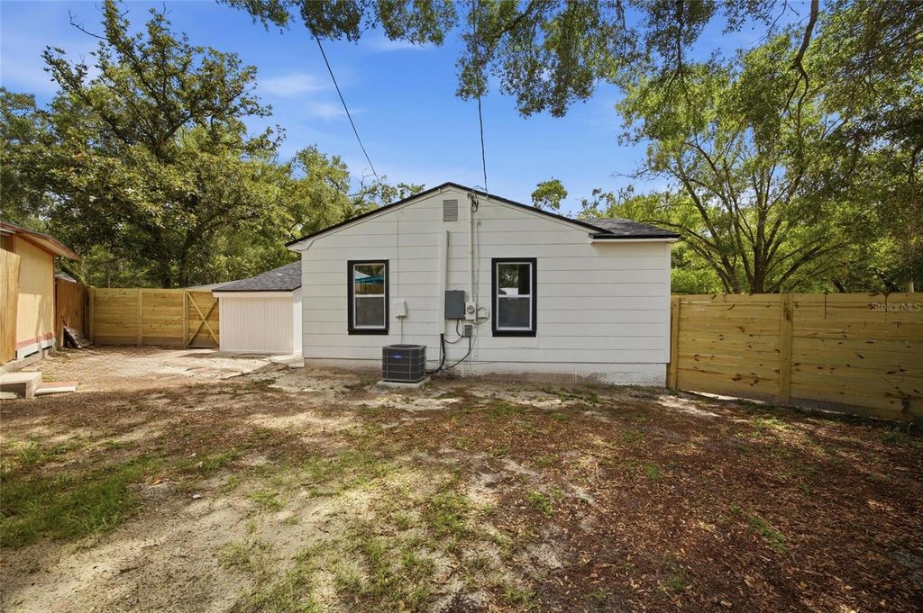 Image 33 of property listing at 2102 E HOWELL STREET, Tampa, FL 33610