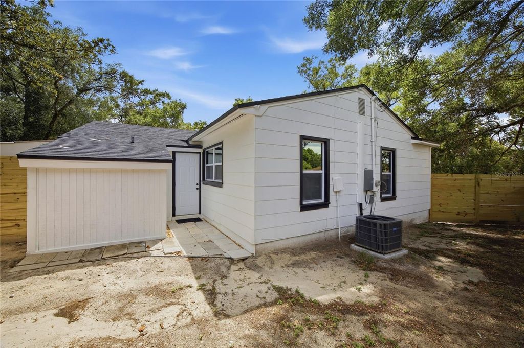 Image 34 of property listing at 2102 E HOWELL STREET, Tampa, FL 33610