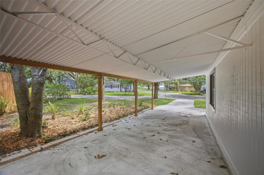 Image 35 of property listing at 2102 E HOWELL STREET, Tampa, FL 33610