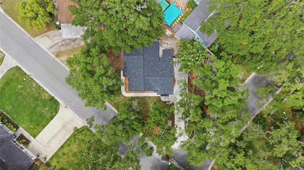 Image 36 of property listing at 2102 E HOWELL STREET, Tampa, FL 33610