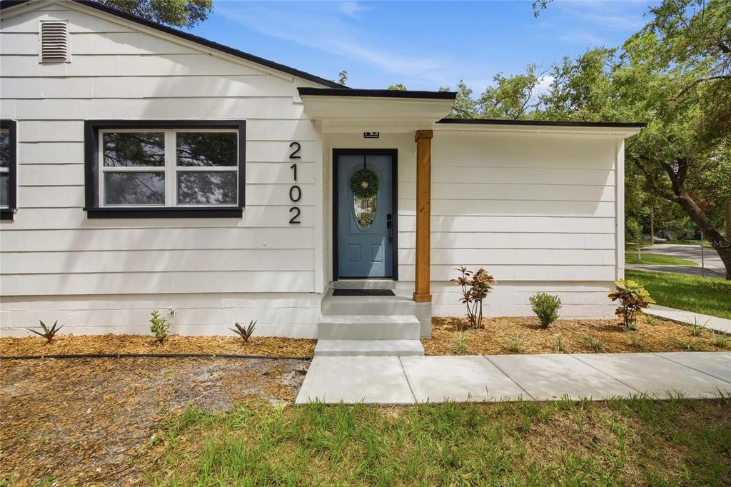 Image 5 of property listing at 2102 E HOWELL STREET, Tampa, FL 33610