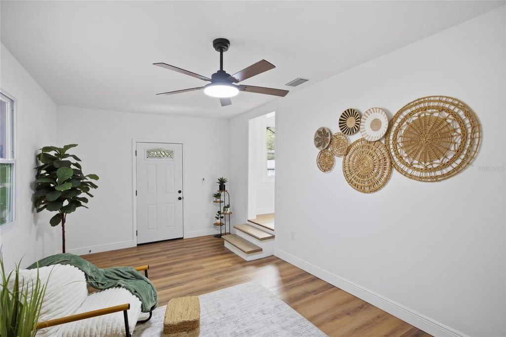 Image 7 of property listing at 2102 E HOWELL STREET, Tampa, FL 33610