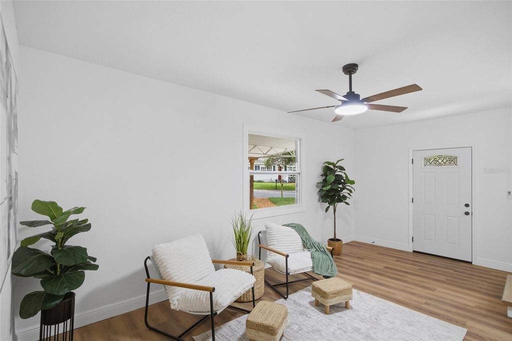 Image 9 of property listing at 2102 E HOWELL STREET, Tampa, FL 33610