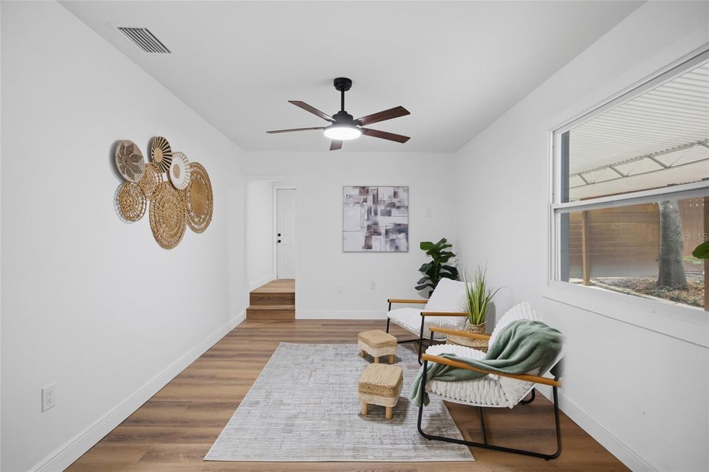 Image 10 of property listing at 2102 E HOWELL STREET, Tampa, FL 33610