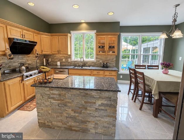 7915 RICHLANDTOWN RD, Quakertown, PA 18951