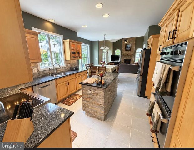 7915 RICHLANDTOWN RD, Quakertown, PA 18951