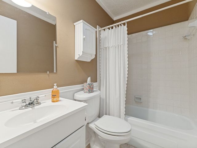 9960 Runnymeade Place, Fort Worth, TX 76108