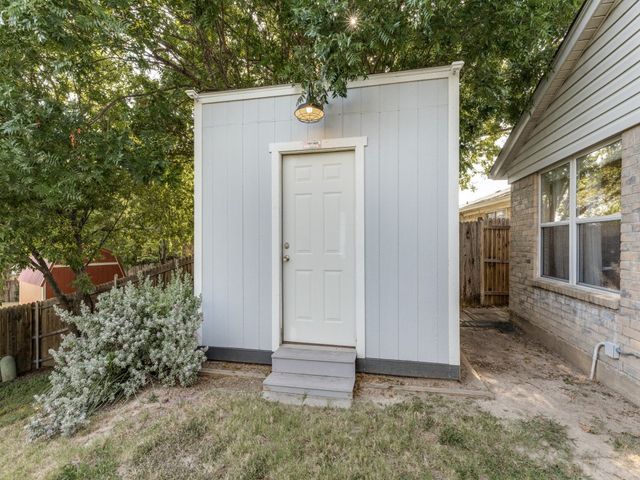 9960 Runnymeade Place, Fort Worth, TX 76108