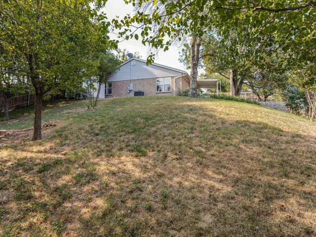9960 Runnymeade Place, Fort Worth, TX 76108