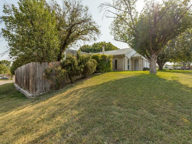 9960 Runnymeade Place, Fort Worth, TX 76108
