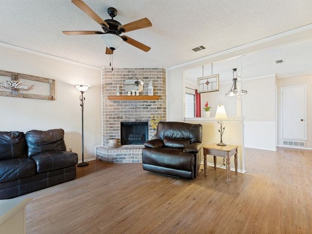 9960 Runnymeade Place, Fort Worth, TX 76108