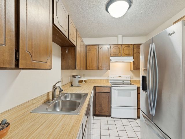 9960 Runnymeade Place, Fort Worth, TX 76108