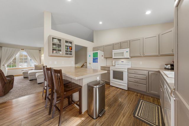 2101 Red Tail Lane, North Mankato, MN 56003