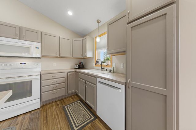 2101 Red Tail Lane, North Mankato, MN 56003
