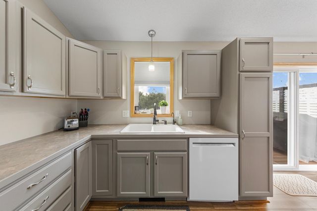 2101 Red Tail Lane, North Mankato, MN 56003