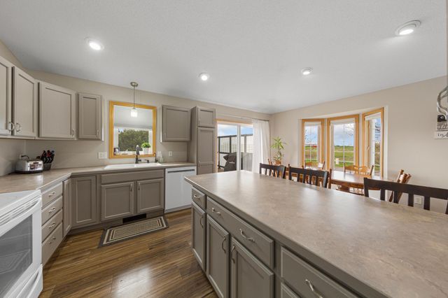 2101 Red Tail Lane, North Mankato, MN 56003