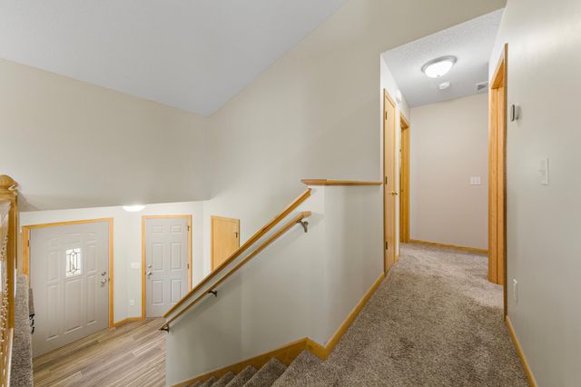 2101 Red Tail Lane, North Mankato, MN 56003