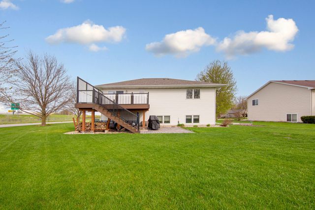 2101 Red Tail Lane, North Mankato, MN 56003