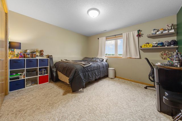 2101 Red Tail Lane, North Mankato, MN 56003