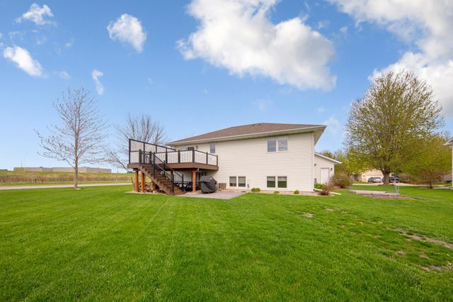 2101 Red Tail Lane, North Mankato, MN 56003