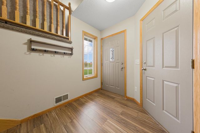 2101 Red Tail Lane, North Mankato, MN 56003