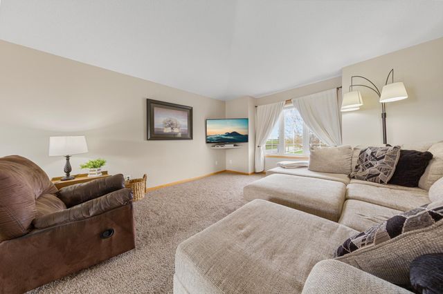 2101 Red Tail Lane, North Mankato, MN 56003