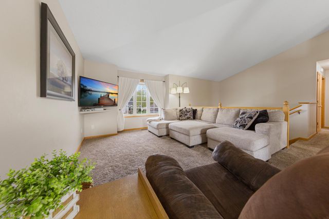 2101 Red Tail Lane, North Mankato, MN 56003