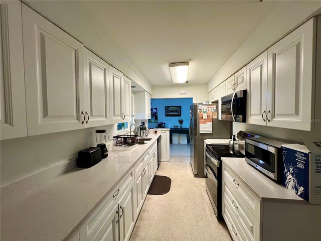 3246 EAGLE STREET, Sarasota, FL 34235