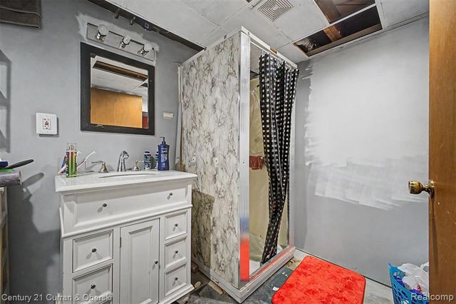 13085 Orchard Road, Southgate, MI 48195