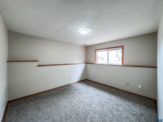 6320 W 66th St Street, Sioux Falls, SD 57106