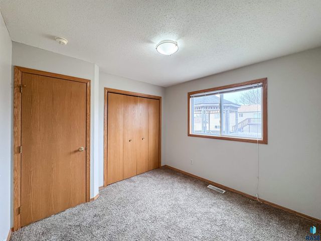 6320 W 66th St Street, Sioux Falls, SD 57106