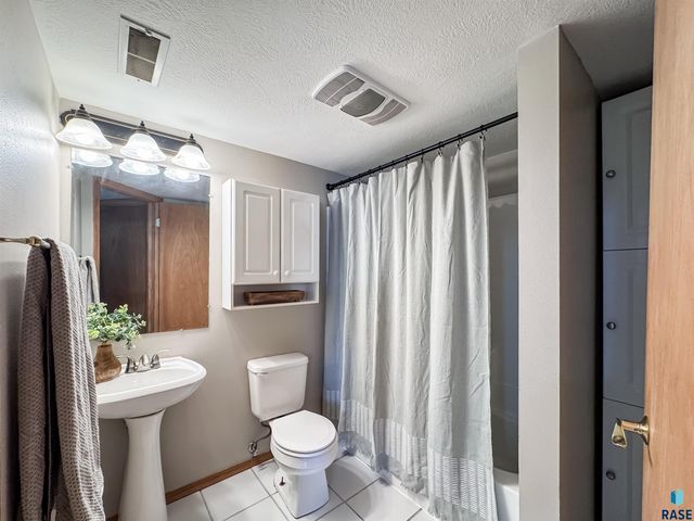 6320 W 66th St Street, Sioux Falls, SD 57106