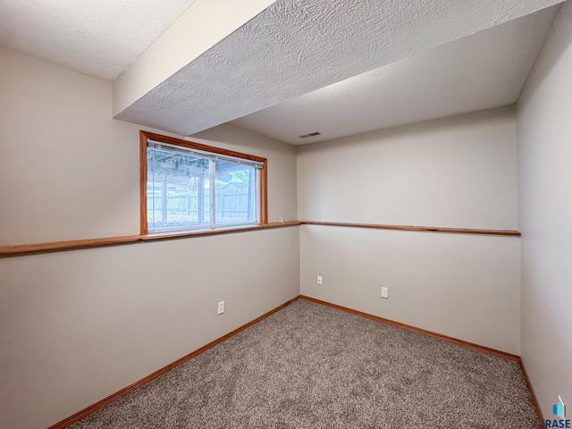 6320 W 66th St Street, Sioux Falls, SD 57106