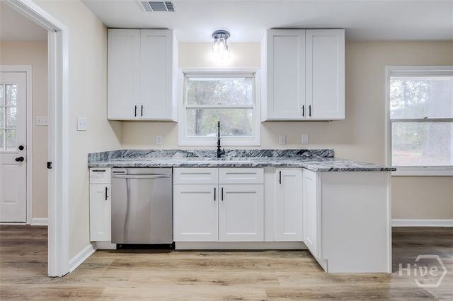 225 Wallace Circle, Bloomingdale, GA 31302