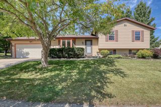 2150 Kensington DRIVE, Waukesha, WI 53188