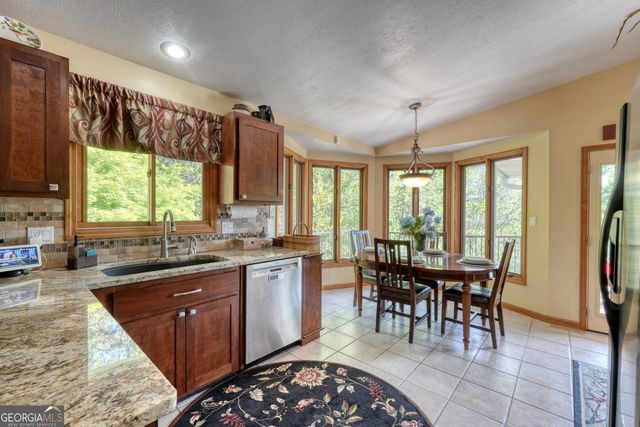 5940 Jackson Lane, Young Harris, GA 30582