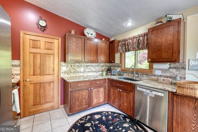 5940 Jackson Lane, Young Harris, GA 30582