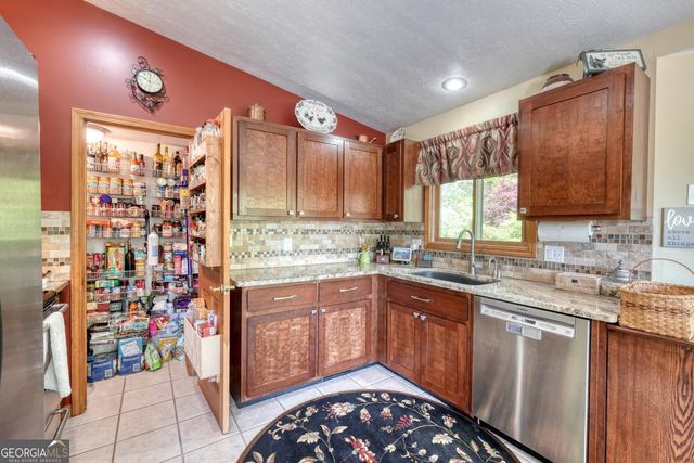 5940 Jackson Lane, Young Harris, GA 30582