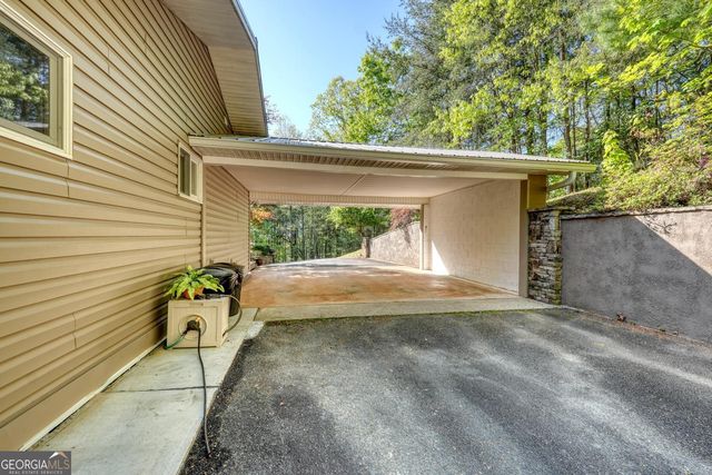 5940 Jackson Lane, Young Harris, GA 30582