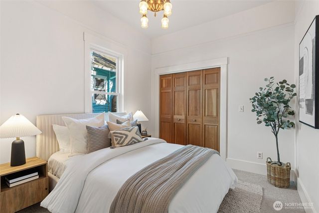 106 NE 59th Street, Seattle, WA 98105