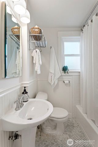 106 NE 59th Street, Seattle, WA 98105