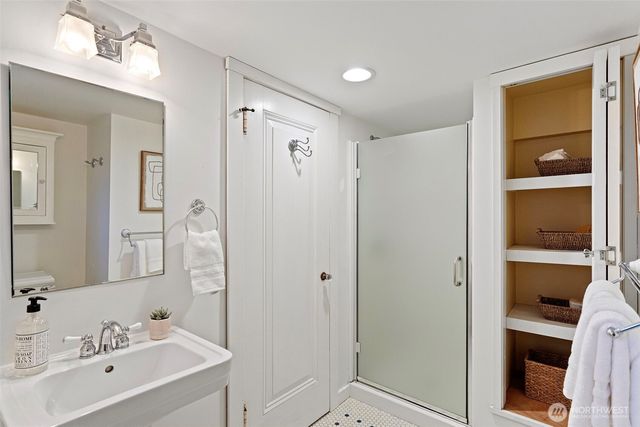 106 NE 59th Street, Seattle, WA 98105