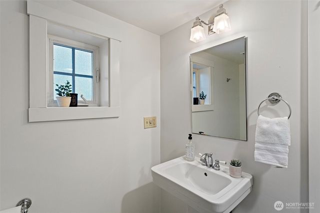 106 NE 59th Street, Seattle, WA 98105