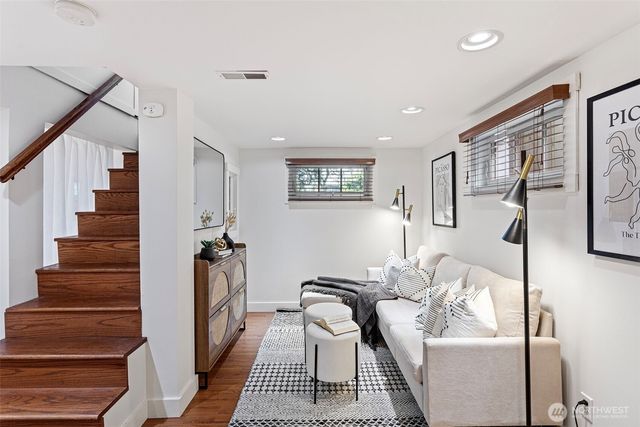 106 NE 59th Street, Seattle, WA 98105