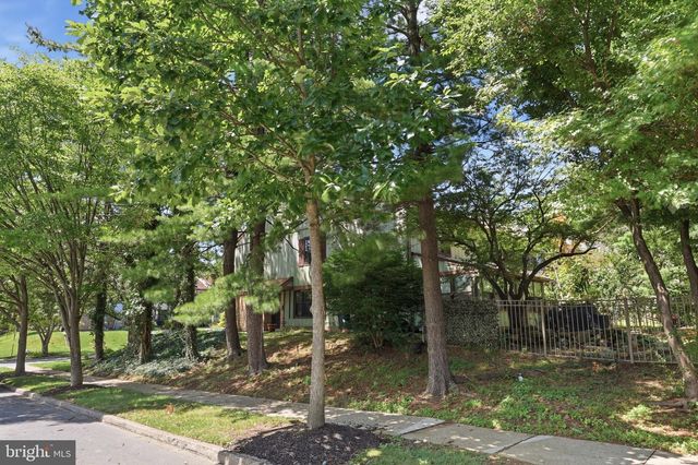 1701 SARATOGA CT, Allentown, PA 18104